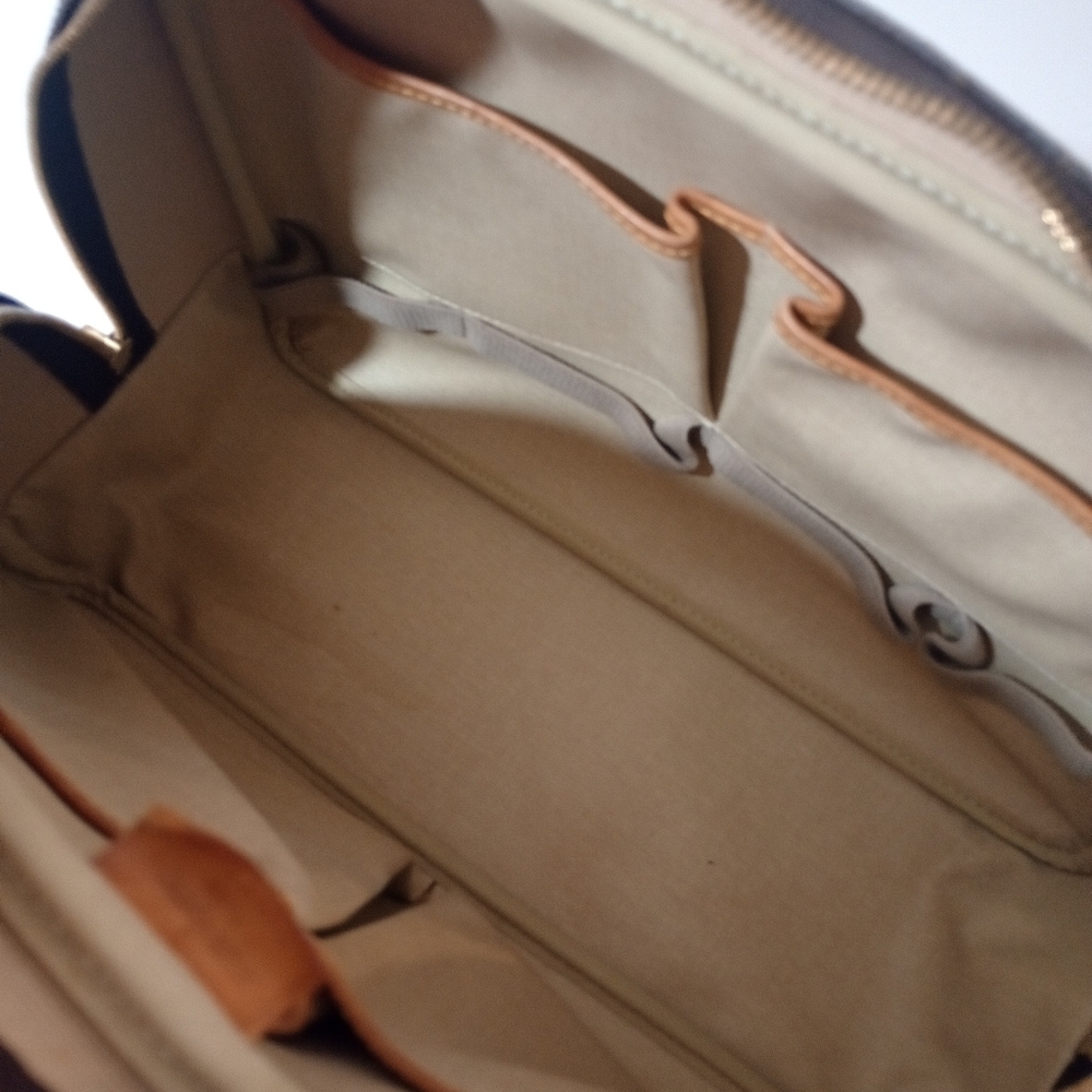 Louis Vuitton Deauville Monogram Bag - Picture 6 of 16